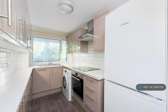 3 Bedroom Flat To Rent In The Drive, Hove, BN3