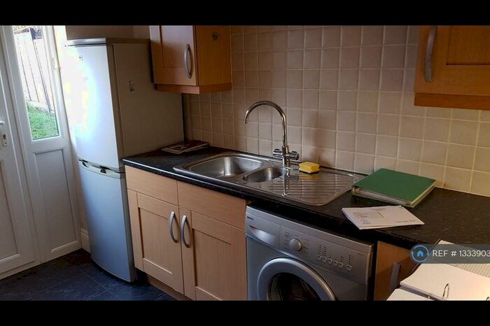 2 Bedroom Flat To Rent In Audley Drive, Maidenhead, SL6