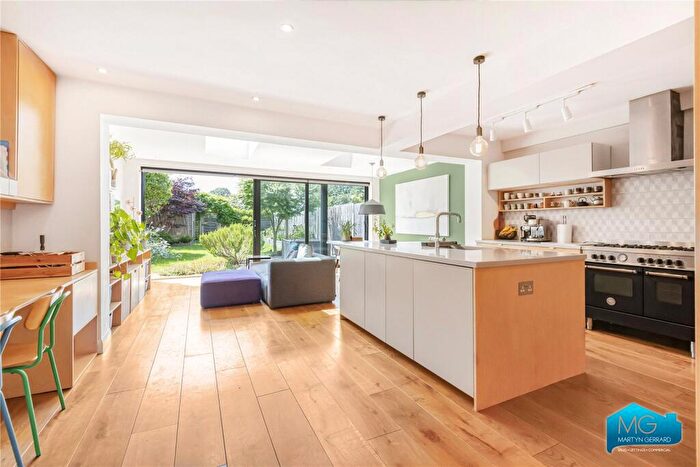 4 Bedroom Semi Detached House To Rent In Southgate, London, N14