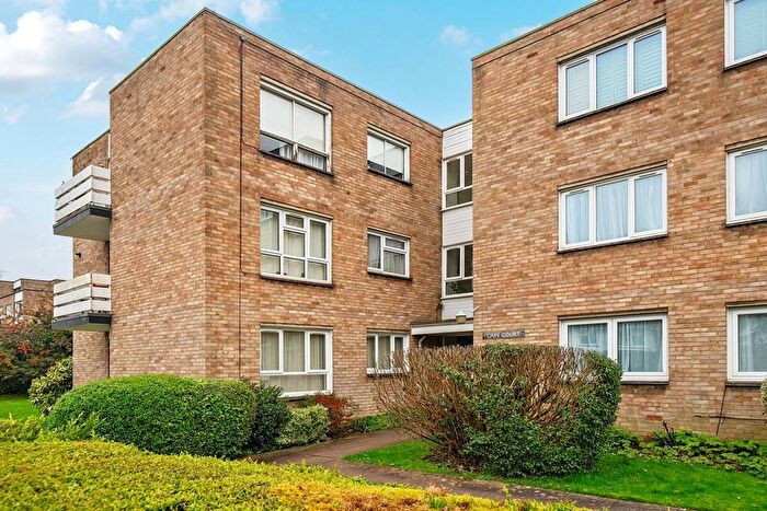 2 Bedroom Flat For Sale In Castlebar Mews, Ealing, London, W5