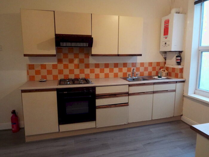 2 Bedroom Flat To Rent In Poplar Road, B66