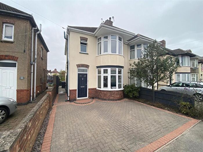 3 Bedroom Semi-Detached House For Sale In Eskdale Road, Hinckley, LE10
