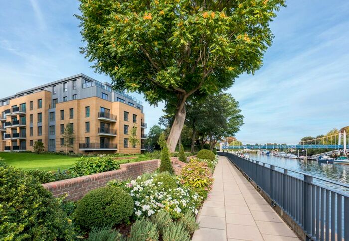 2 Bedroom Flat For Sale In Camera House, Teddington Riverside, Teddington, TW11