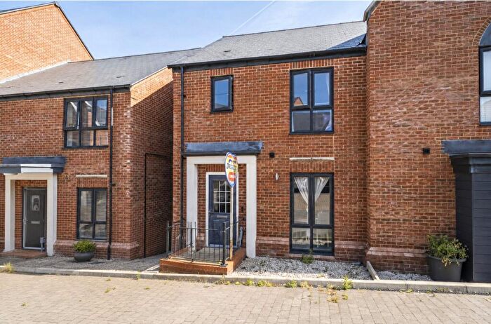3 Bedroom Semi Detached House For Sale In McGrigor Mews, Wellesley, Aldershot, Hampshire, GU11