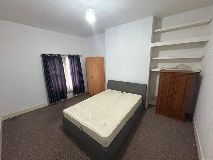 Studio To Rent In Stoke Newington High Street, London, N16