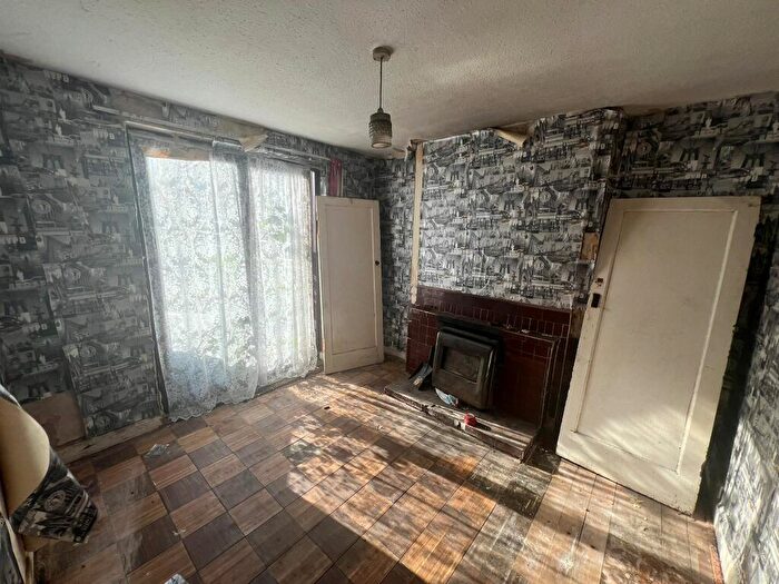 3 Bedroom End Of Terrace House For Sale In Sullivan Road, Courthouse Green, Coventry, West Midlands, CV6