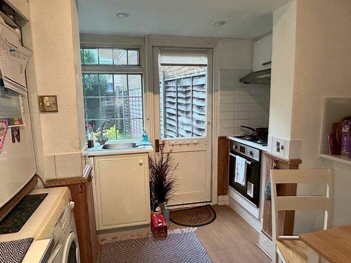 1 Bedroom Flat To Rent In Coombe Lane, London, SW20