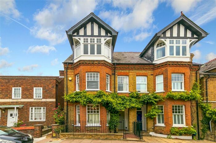 4 Bedroom Detached House To Rent In The Vineyard, Richmond, TW10