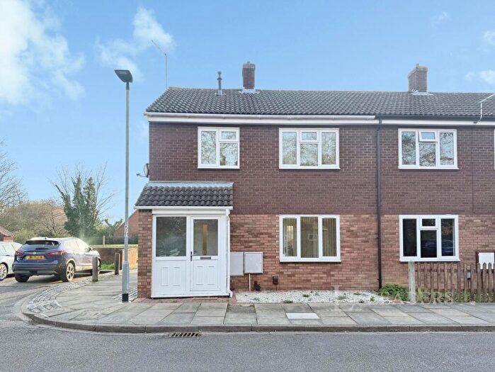3 Bedroom End Of Terrace House For Sale In Pilgrims Way, Bedford, Bedfordshire, MK42