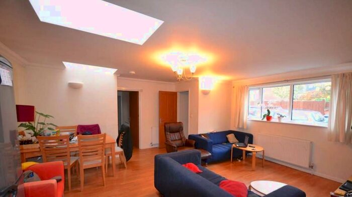 3 Bedroom Flat To Rent In Addington Road, Reading, Berkshire, RG1