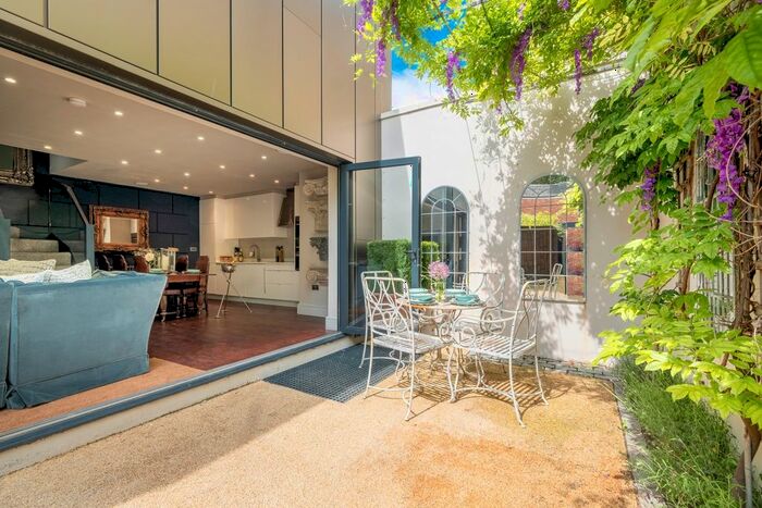 3 Bedroom Town House To Rent In Bath Road, Cheltenham, GL53