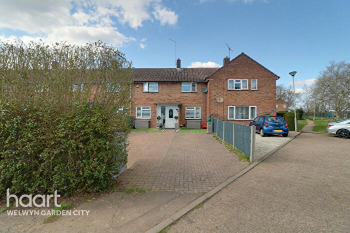 4 Bedroom Terraced House For Sale In Ross Close, Hatfield, AL10