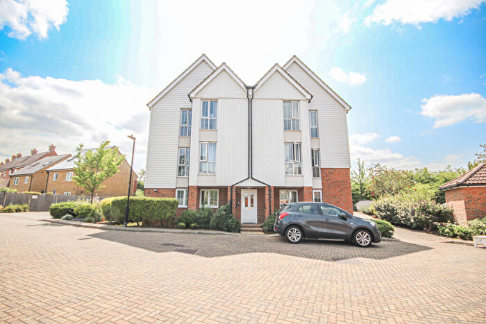 2 Bedroom Flat To Rent In Marigold Drive, Sittingbourne, Kent, ME10