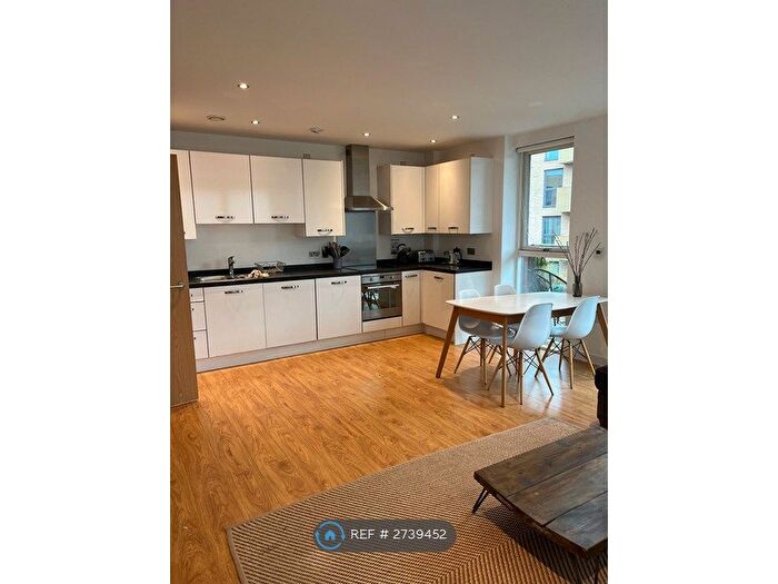 2 Bedroom Flat To Rent In Hogan Court, London, SE5