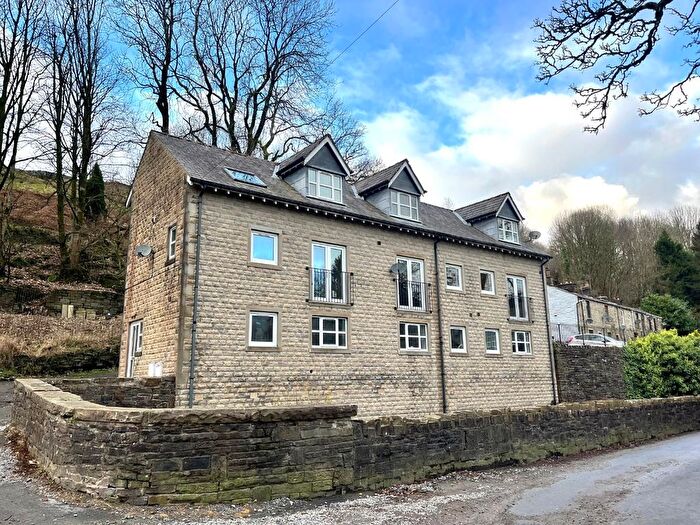 3 Bedroom Town House To Rent In Woodnook, Crawshawbooth, Rossendale, BB4