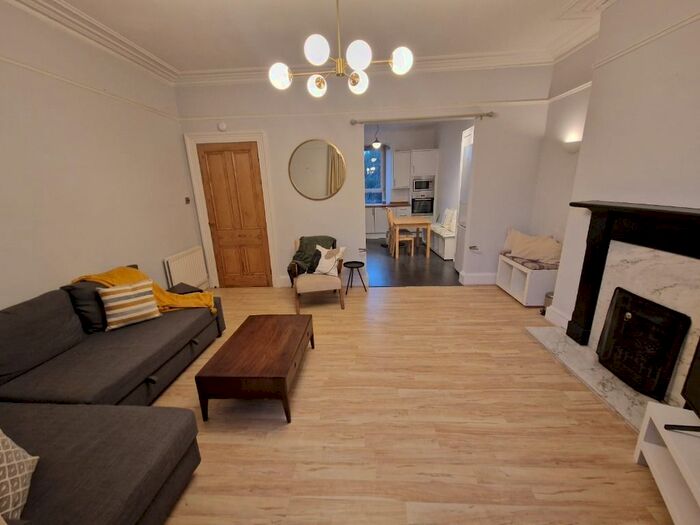 2 Bedroom Flat To Rent In View Terrace, Rosemount, Aberdeen, AB25