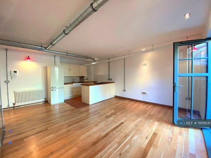 2 Bedroom Flat To Rent In Jasper Road, London, SE19