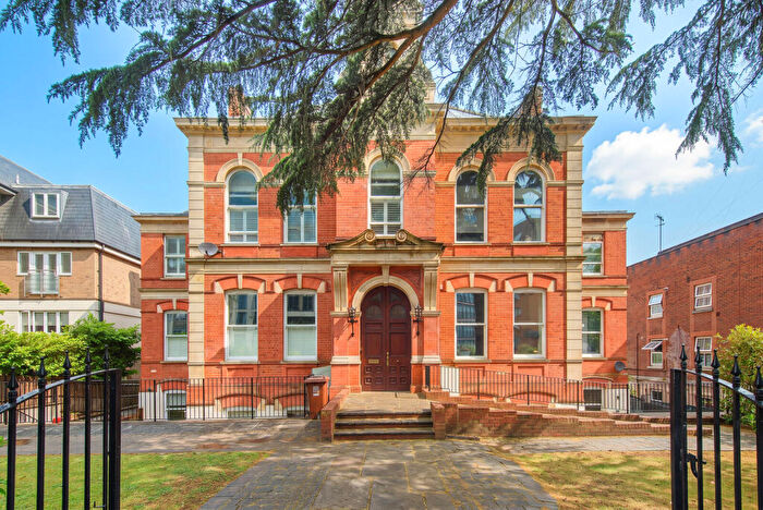 2 Bedroom Flat For Sale In Station Road, New Barnet, Barnet, EN5