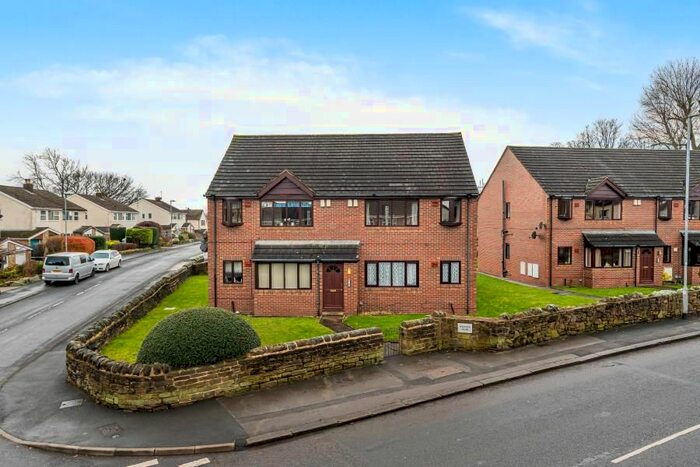 2 Bedroom Flat To Rent In Weavers Court, Pudsey, Leeds, LS28