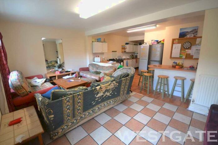 10 Bedroom Semi-Detached House To Rent In Christchurch Rd, Reading, RG2