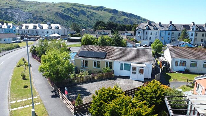 2 Bedroom Bungalow For Sale In Glan Y Mor, Fairbourne, Gwynedd, LL38