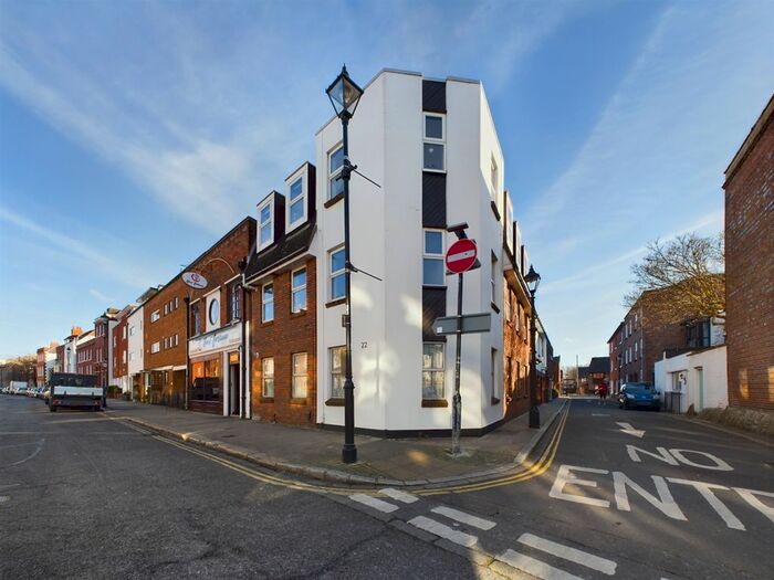 3 Bedroom Flat To Rent In High Street, Portsmouth, PO1