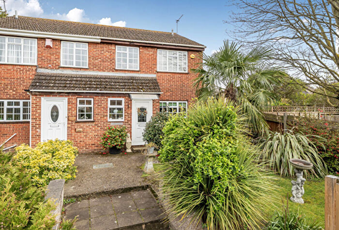3 Bedroom Semi-Detached House For Sale In Main Road, Orpington, BR5
