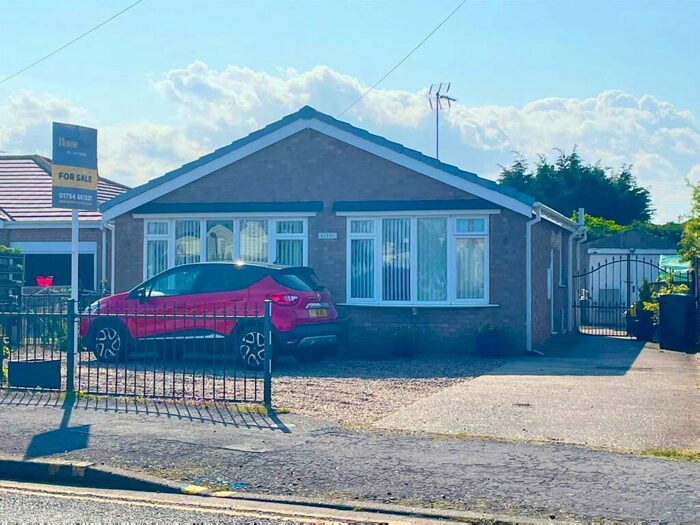 2 Bedroom Detached Bungalow For Sale In Hurdman Way, Ingoldmells, Skegness, Lincolnshire, PE25