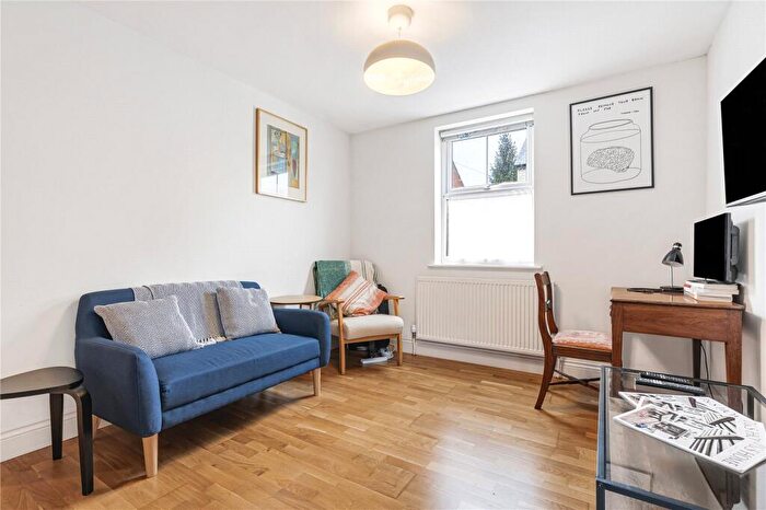 1 Bedroom Apartment To Rent In Southfield Road, Oxford, OX4