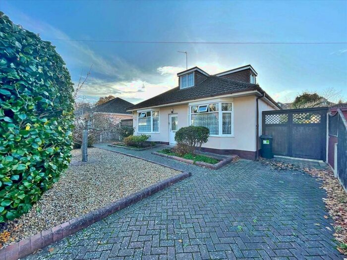 3 Bedroom Bungalow For Sale In Howeth Road, Ensbury Park, Bournemouth BH10