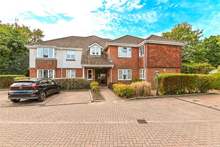 2 Bedroom Flat For Sale In Eleanor Court, Caslake Close, New Milton, Hampshire, BH25
