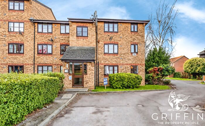 Flat To Rent In Crest Avenue, Grays, RM17