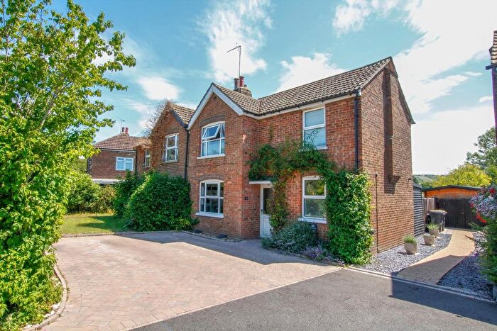3 Bedroom Semi-Detached House For Sale In Furlong Lane, Totternhoe, LU6