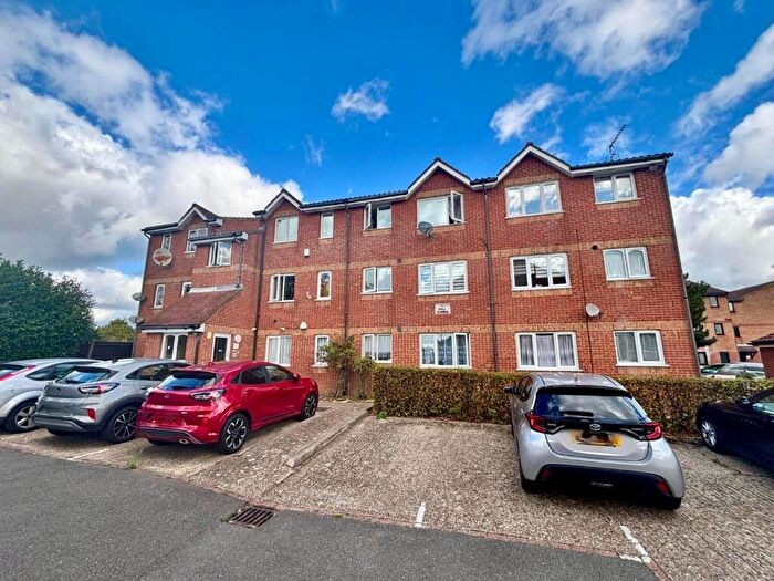 1 Bedroom Flat To Rent In Cobbett Close, Enfield, Greater London, EN3