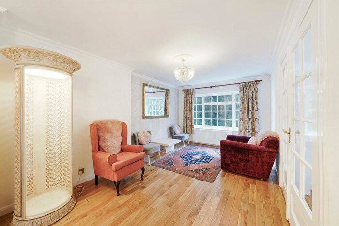 5 Bedroom Detached House To Rent In Sudbury Hill Close, Wembley, HA0