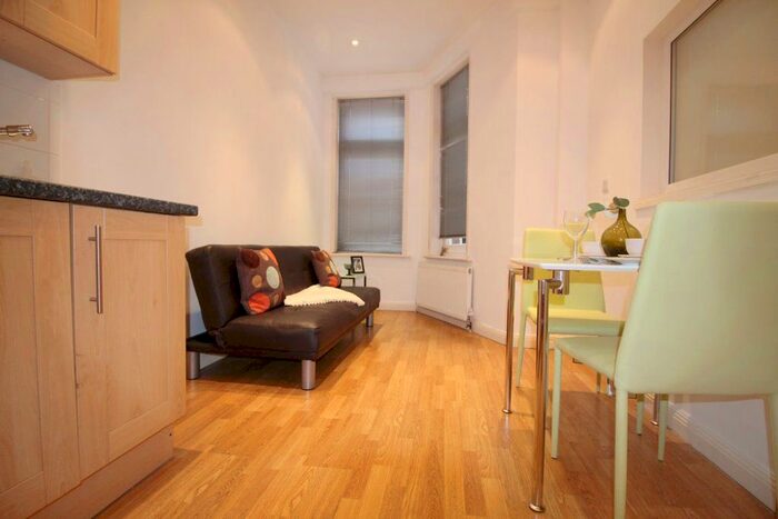 1 Bedroom Flat To Rent In Palace Court, London, W2