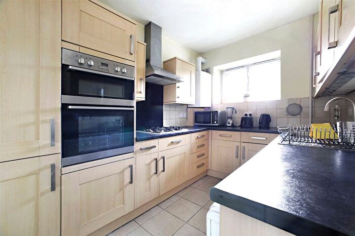 3 Bedroom Flat To Rent In Munday House, Burbage Close, London, SE1