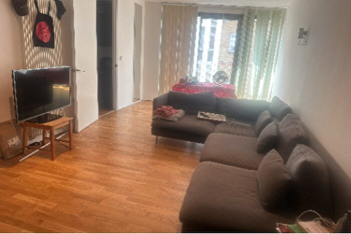 2 Bedroom Flat To Rent In Plumbers Row, London, E1