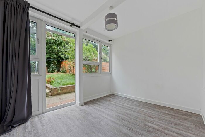4 Bedroom Maisonette To Rent In Peckford Place, London SW9