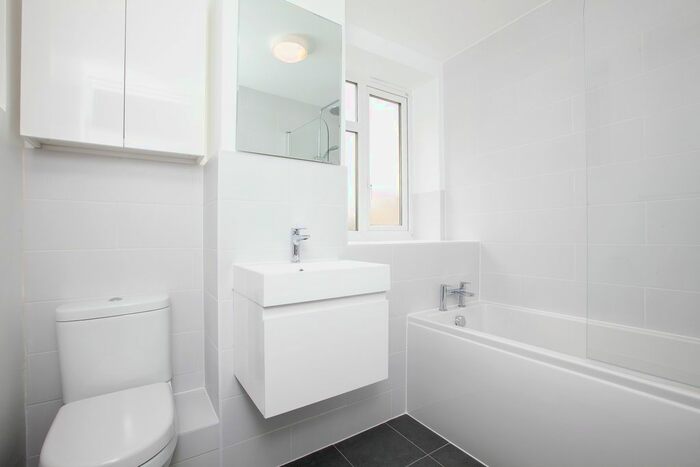 2 Bedroom Flat To Rent In Dynevor Road, London, N16