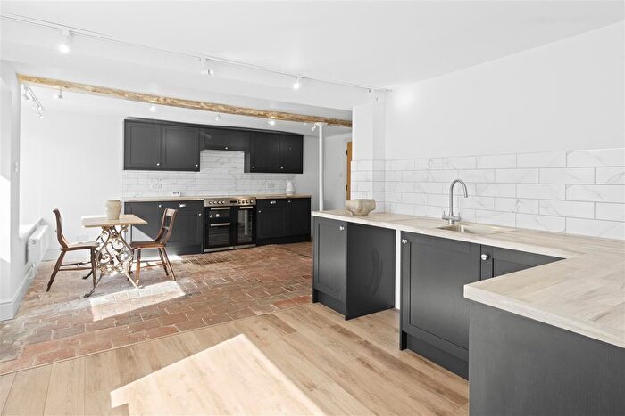 4 Bedroom Property To Rent In High Street, Seaford, BN25