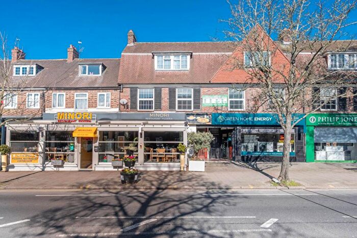2 Bedroom Flat For Sale In Uxbridge Road, Hatch End, Pinner, HA5