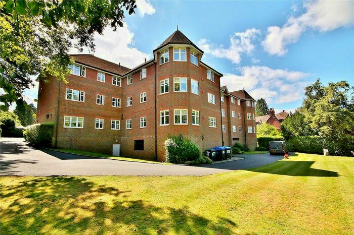 2 Bedroom Flat To Rent In St. Johns Hill Road, Woking, Surrey, GU21