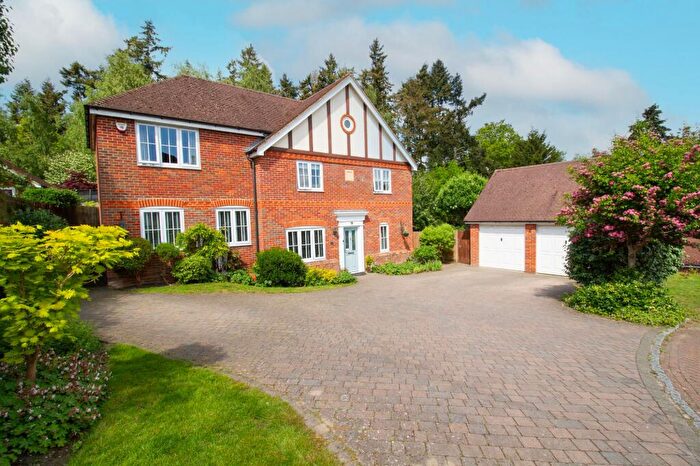 5 Bedroom Detached House For Sale In Fullerton Close, Fleet, GU51