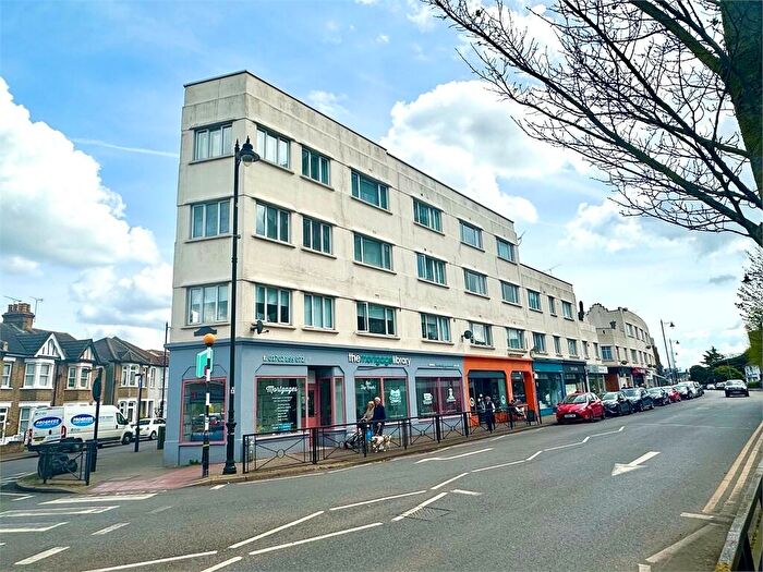 1 Bedroom Apartment For Sale In Rectory Grove, Leigh-on-Sea, Leigh-on-Sea, Essex., SS9