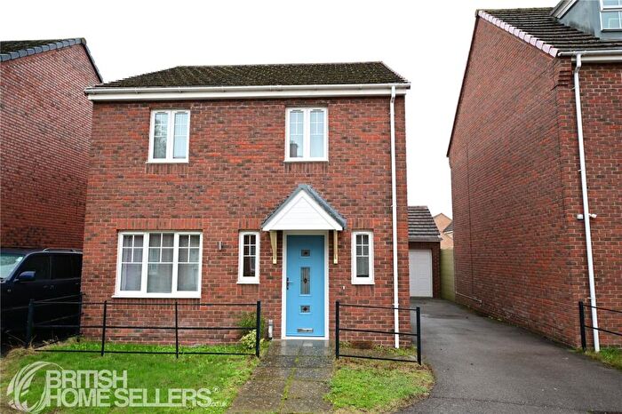 4 Bedroom Detached House For Sale In Wren Close, Corby, Northamptonshire, NN18
