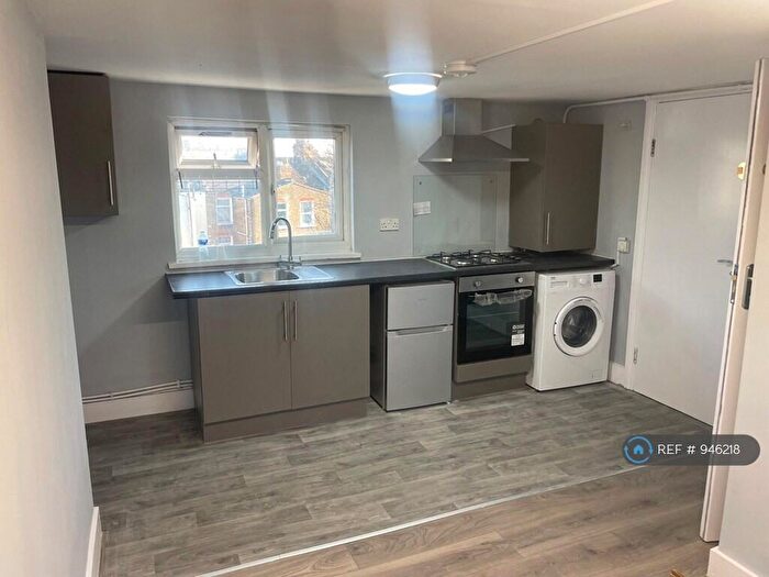 Studio To Rent In Windsor Road, Ilford, IG1