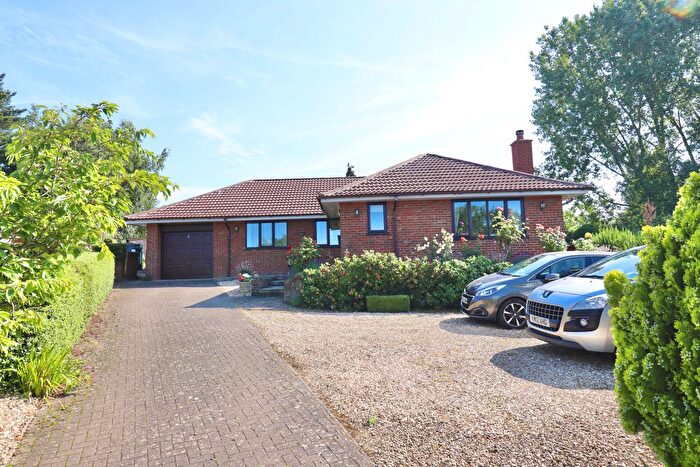 3 Bedroom Detached Bungalow For Sale In Bishop Norton Road, Glentham, LN8