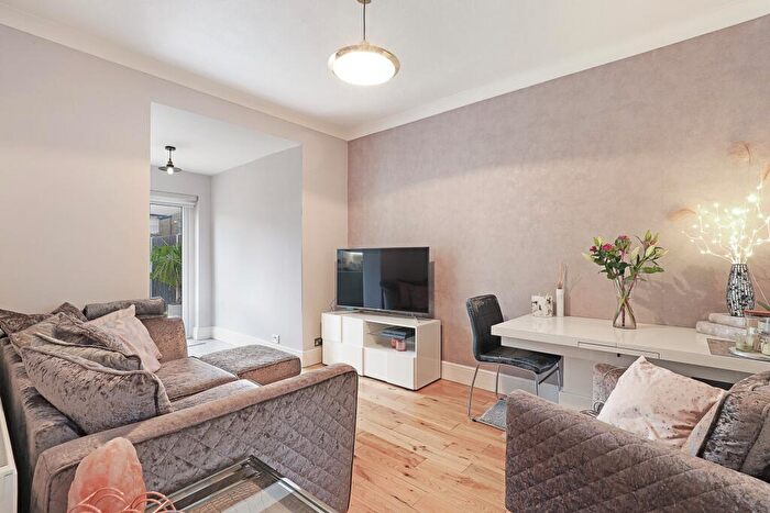 3 Bedroom End Of Terrace House For Sale In Clive Road, Enfield, EN1
