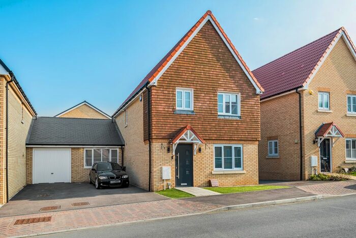 3 Bedroom Link Detached House For Sale In Songbird Crescent, Chattenden, Rochester, ME3